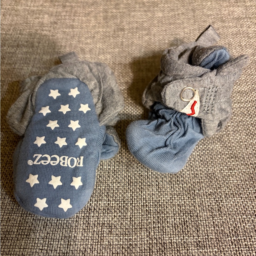 Robeez Gray and Blue shark Baby Booties 0-3M